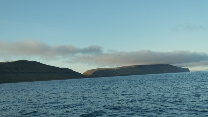 Blåfjell sett fra sjøen utenfor Bjørnebo