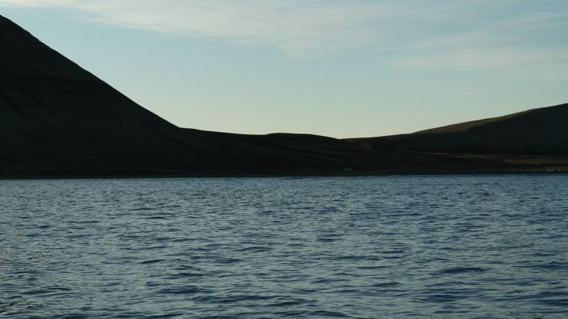 Hermansenskaret sett fra sjøen utenfor Russevika.
