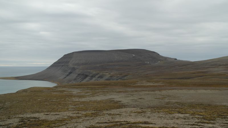 Utsikt fra Heniesalen mot Iversenfjellet.