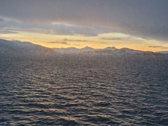 Tromsø i det fjerne. Foto: BOF